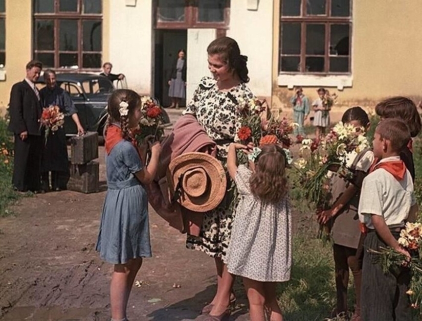 Magazine "Ogonek": illustrations of Soviet life Magazine "Ogonek": illustrations of Soviet life