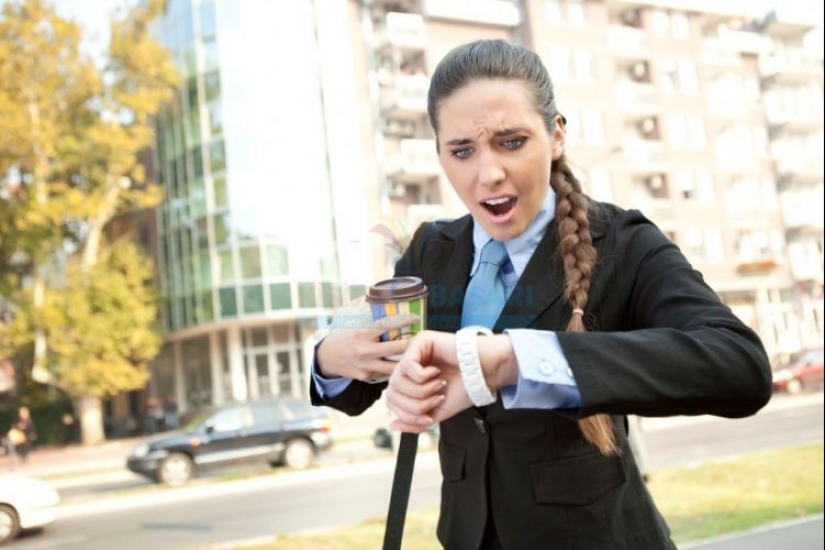 Manifestation care about, or Why you should not wait for latecomers Manifestation care about, or Why you should not wait for latecomers