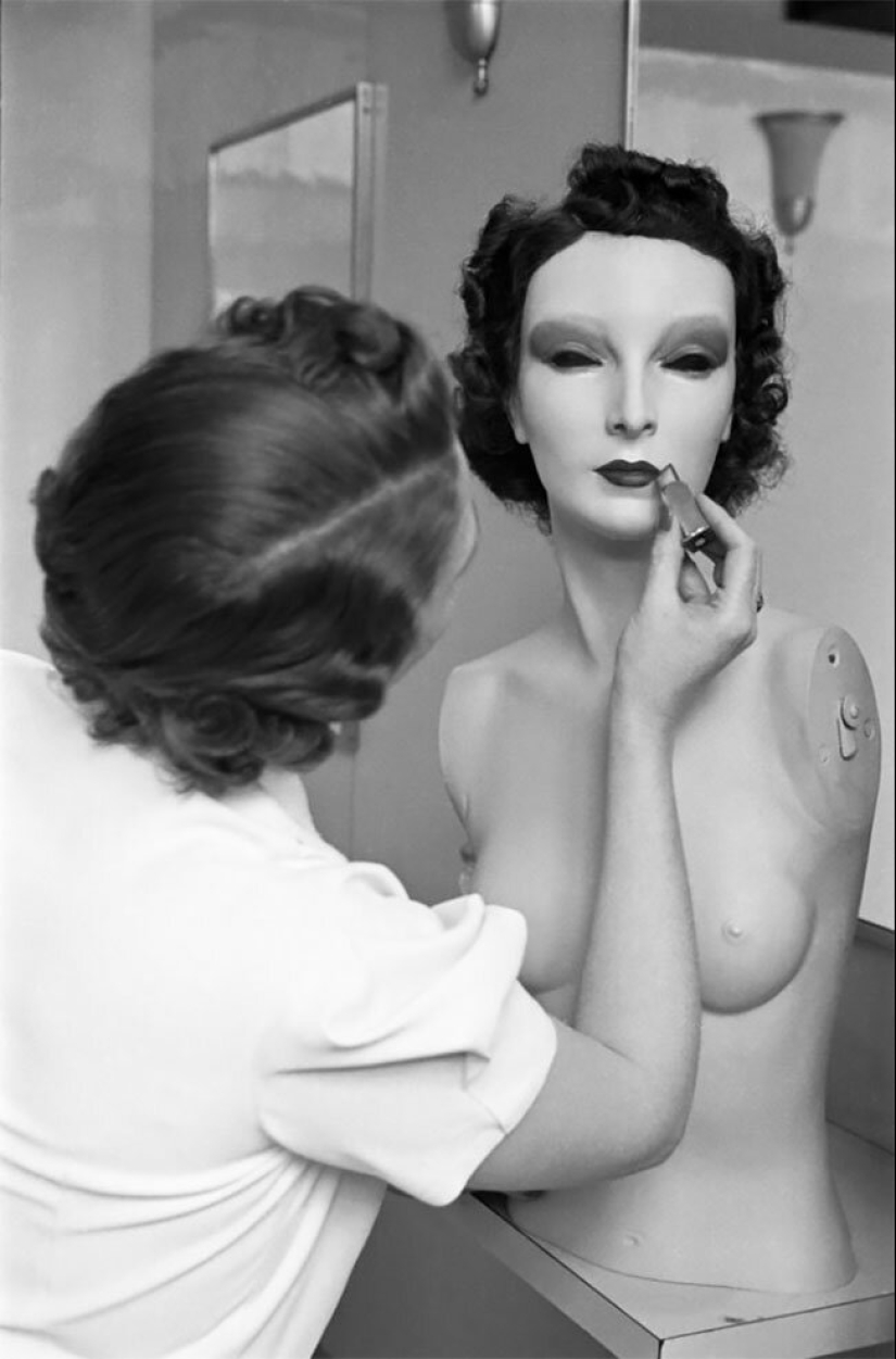 Mannequin named Cynthia doll, which was the envy of Marilyn Monroe Mannequin named Cynthia doll, which was the envy of Marilyn Monroe