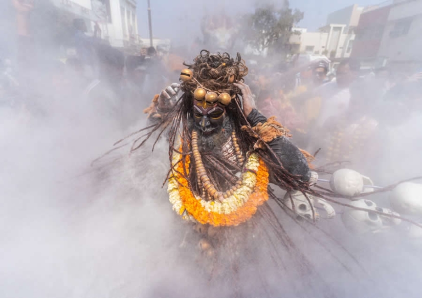 Masan Holi in Varanasi: Photographer Shounak Pal Captures the Sacred Celebration of Ashes and Rebirth