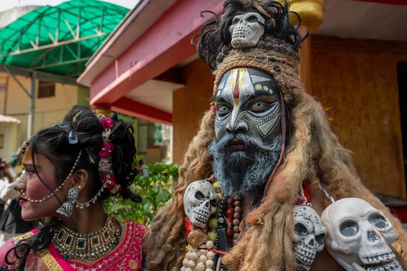 Masan Holi in Varanasi: Photographer Shounak Pal Captures the Sacred Celebration of Ashes and Rebirth