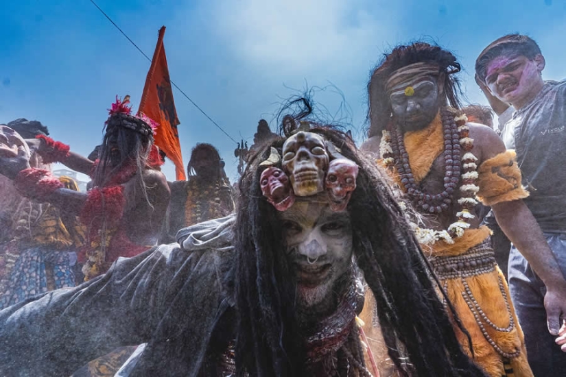 Masan Holi in Varanasi: Photographer Shounak Pal Captures the Sacred Celebration of Ashes and Rebirth