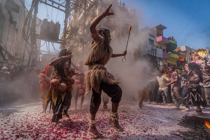 Masan Holi in Varanasi: Photographer Shounak Pal Captures the Sacred Celebration of Ashes and Rebirth