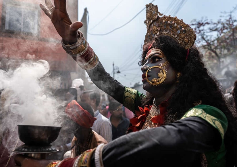 Masan Holi in Varanasi: Photographer Shounak Pal Captures the Sacred Celebration of Ashes and Rebirth