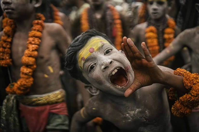 Masan Holi in Varanasi: Photographer Shounak Pal Captures the Sacred Celebration of Ashes and Rebirth