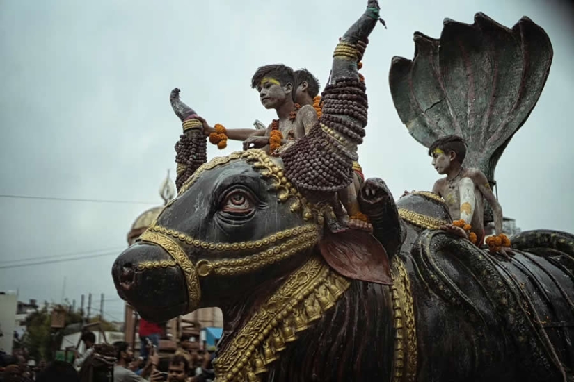 Masan Holi in Varanasi: Photographer Shounak Pal Captures the Sacred Celebration of Ashes and Rebirth