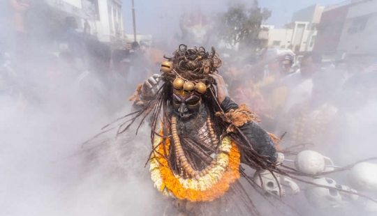 Masan Holi in Varanasi: Photographer Shounak Pal Captures the Sacred Celebration of Ashes and Rebirth Masan Holi in Varanasi: Photographer Shounak Pal Captures the Sacred Celebration of Ashes and Rebirth