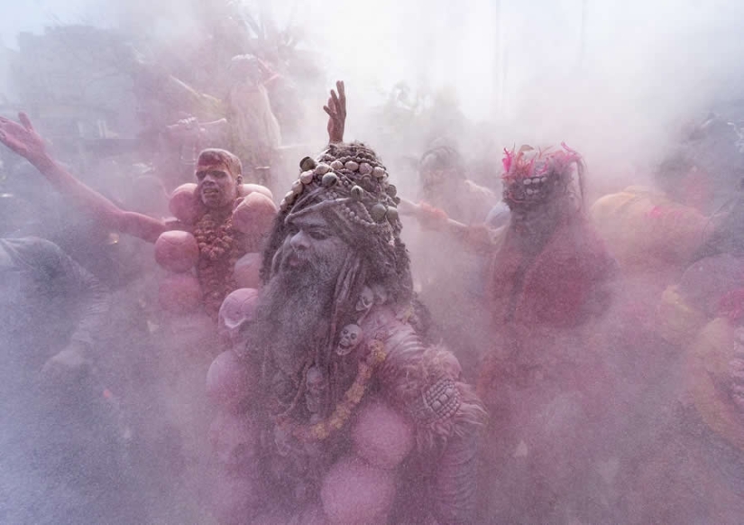 Masan Holi in Varanasi: Photographer Shounak Pal Captures the Sacred Celebration of Ashes and Rebirth