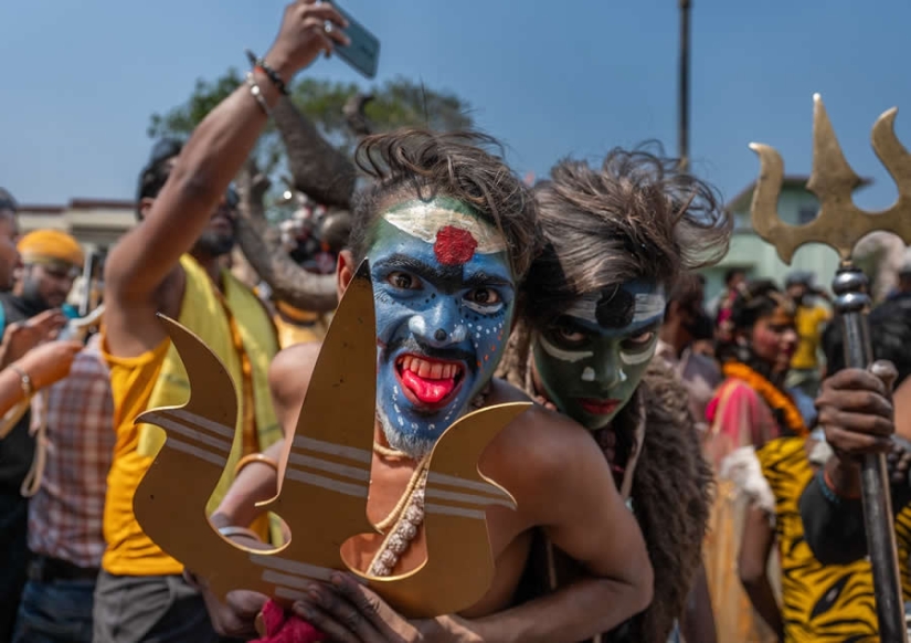 Masan Holi in Varanasi: Photographer Shounak Pal Captures the Sacred Celebration of Ashes and Rebirth