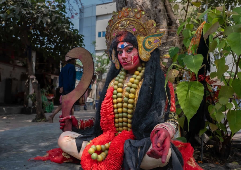 Masan Holi in Varanasi: Photographer Shounak Pal Captures the Sacred Celebration of Ashes and Rebirth