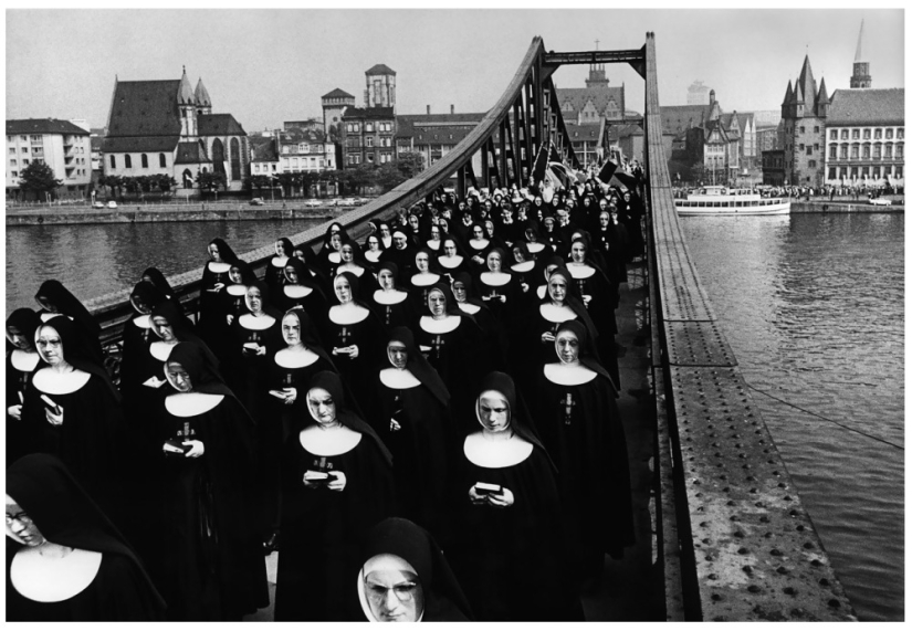 Masterpieces of street photography: real life in every picture from the masters