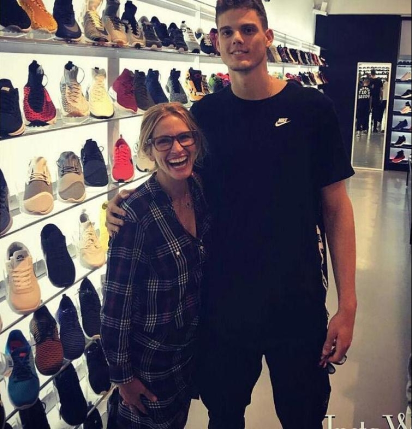 Milla Jovovich with radish and Hugh Jackman dogs: 20 unusual images of stars Milla Jovovich with radish and Hugh Jackman dogs: 20 unusual images of stars