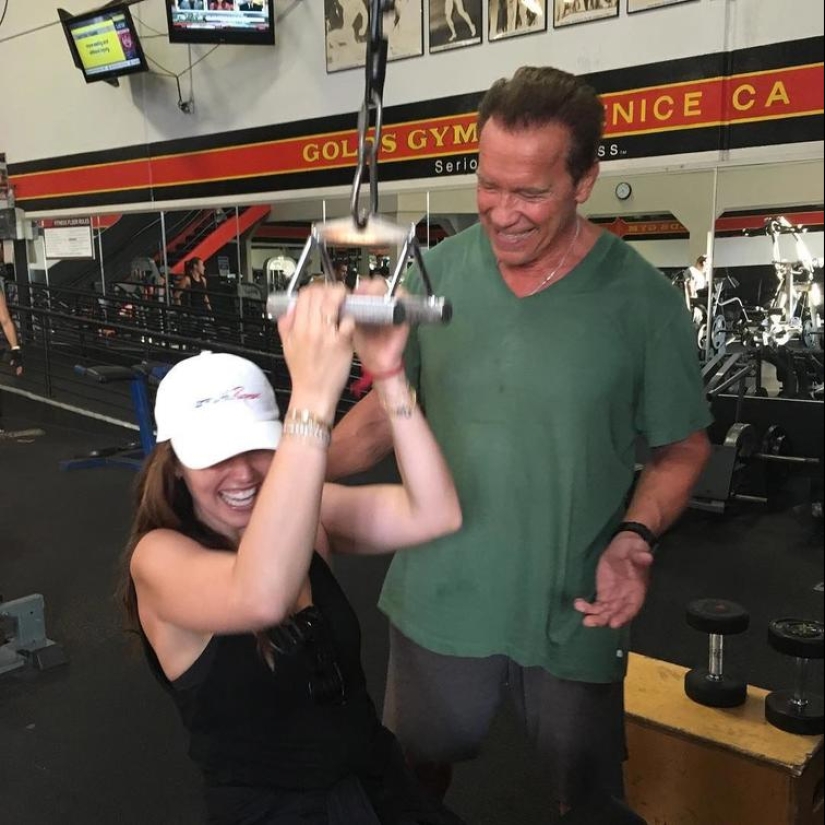 Milla Jovovich with radish and Hugh Jackman dogs: 20 unusual images of stars Milla Jovovich with radish and Hugh Jackman dogs: 20 unusual images of stars