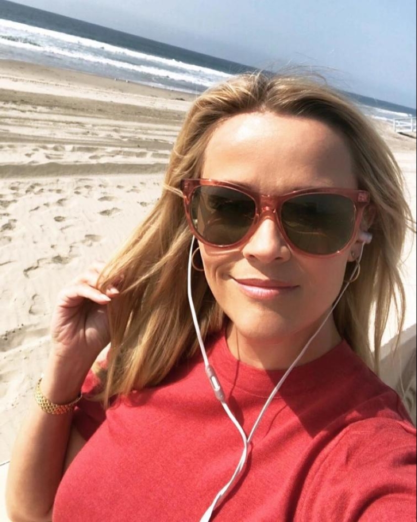 Milla Jovovich with radish and Hugh Jackman dogs: 20 unusual images of stars Milla Jovovich with radish and Hugh Jackman dogs: 20 unusual images of stars