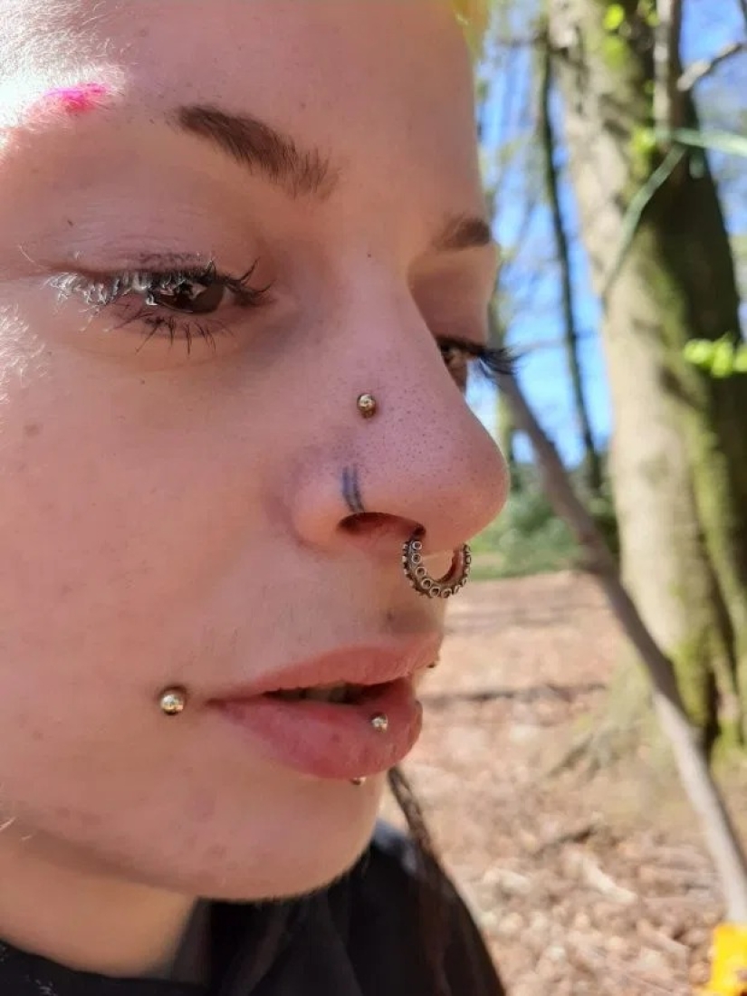 Mistakes of youth: the three British women regret what made face tattoos, drunk and foolishly Mistakes of youth: the three British women regret what made face tattoos, drunk and foolishly