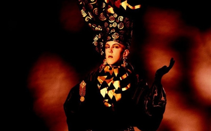 Moda sin fronteras: cómo la escandalosa Scarlett Cannon cambió el concepto de estilo