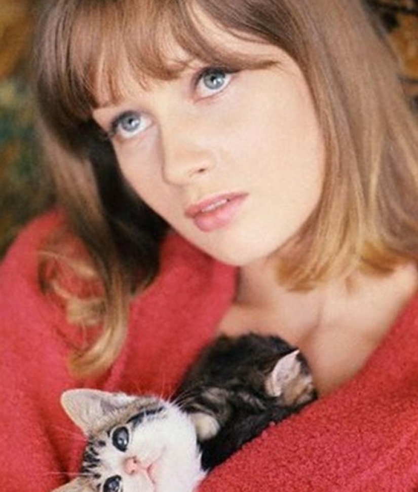 Model Celia Hammond and her cats