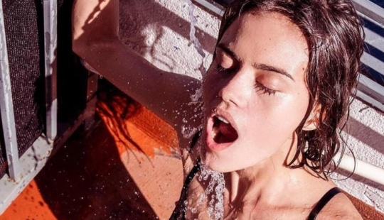 Modelo de moda de Rachel lang — la chica moderna-un encendedor de la cubierta de la década de los 90