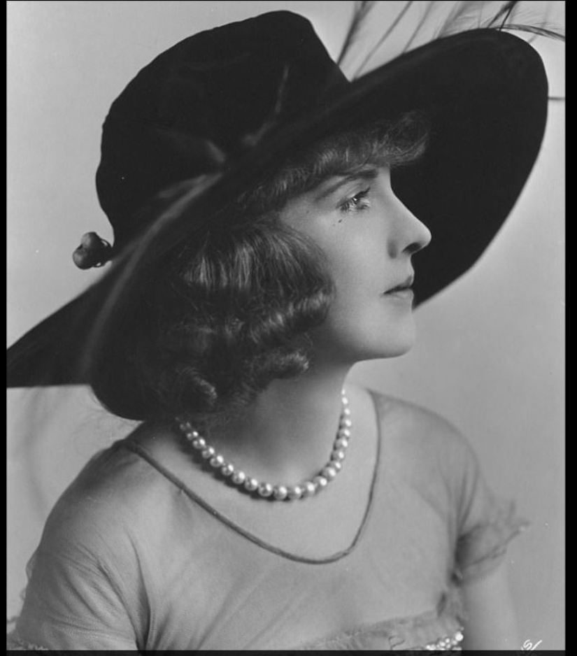 Mármol en un sujetador y oro en una peluca: cómo se acicalaron las famosas bellezas del pasado Mármol en un sujetador y oro en una peluca: cómo se acicalaron las famosas bellezas del pasado