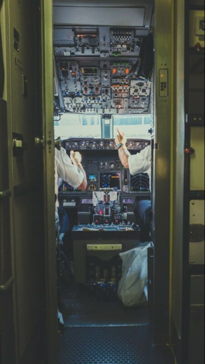 más de 20 secretos e historias de asistentes de vuelo que no se contarán a los pasajeros comunes