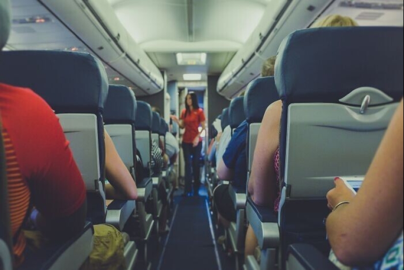 más de 20 secretos e historias de asistentes de vuelo que no se contarán a los pasajeros comunes