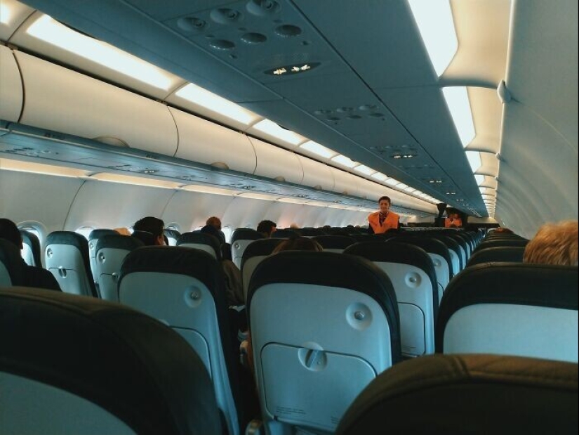 más de 20 secretos e historias de asistentes de vuelo que no se contarán a los pasajeros comunes