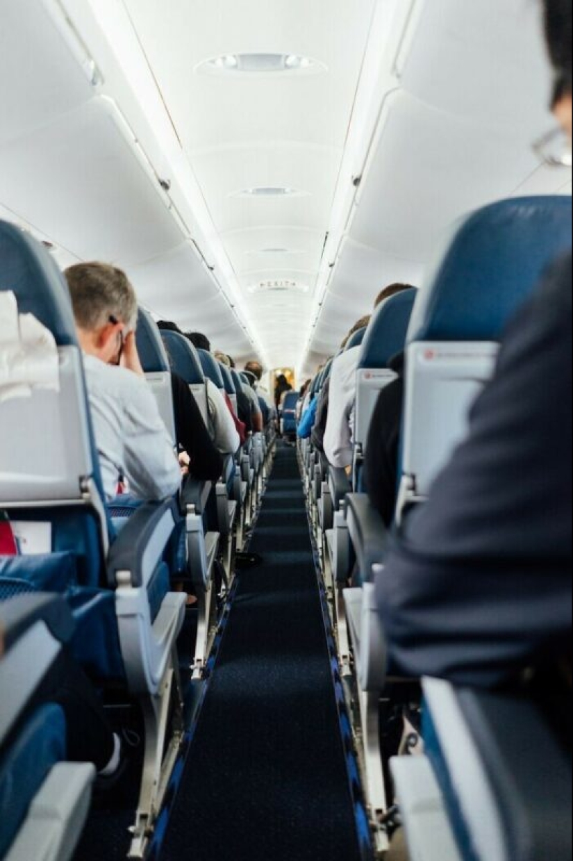 más de 20 secretos e historias de asistentes de vuelo que no se contarán a los pasajeros comunes