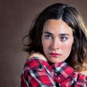 Mujeres con la ropa de sus ex-un inusual proyecto fotográfico de Carla Richmond