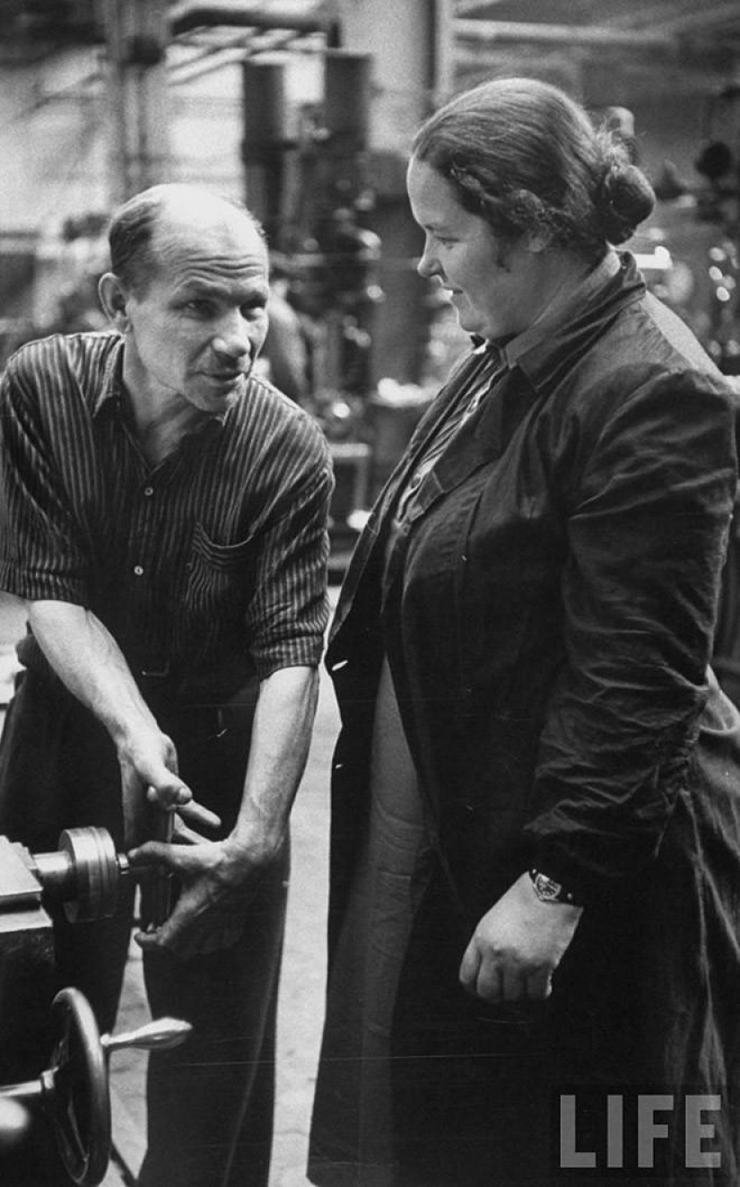 Muscovites in 1956 in pictures by LIFE photographer Lisa Larsen Muscovites in 1956 in pictures by LIFE photographer Lisa Larsen