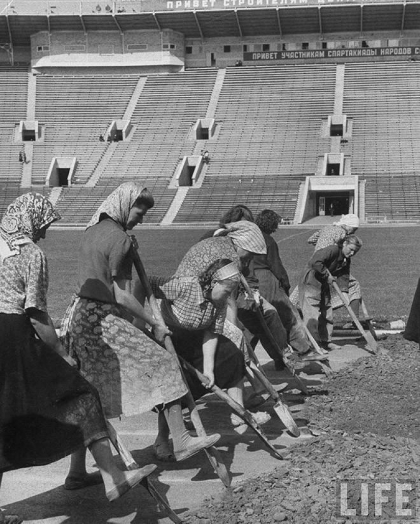 Muscovites in 1956 in pictures by LIFE photographer Lisa Larsen Muscovites in 1956 in pictures by LIFE photographer Lisa Larsen