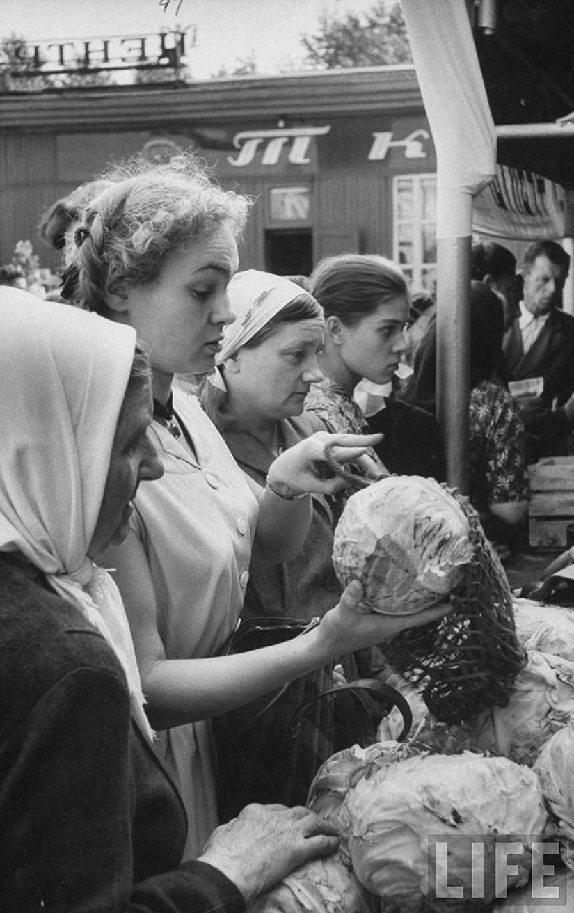 Muscovites in 1956 in pictures by LIFE photographer Lisa Larsen Muscovites in 1956 in pictures by LIFE photographer Lisa Larsen