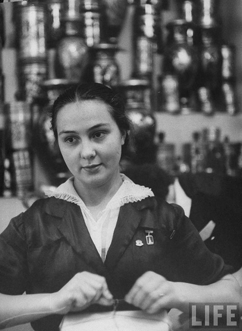 Muscovites in 1956 in pictures by LIFE photographer Lisa Larsen Muscovites in 1956 in pictures by LIFE photographer Lisa Larsen