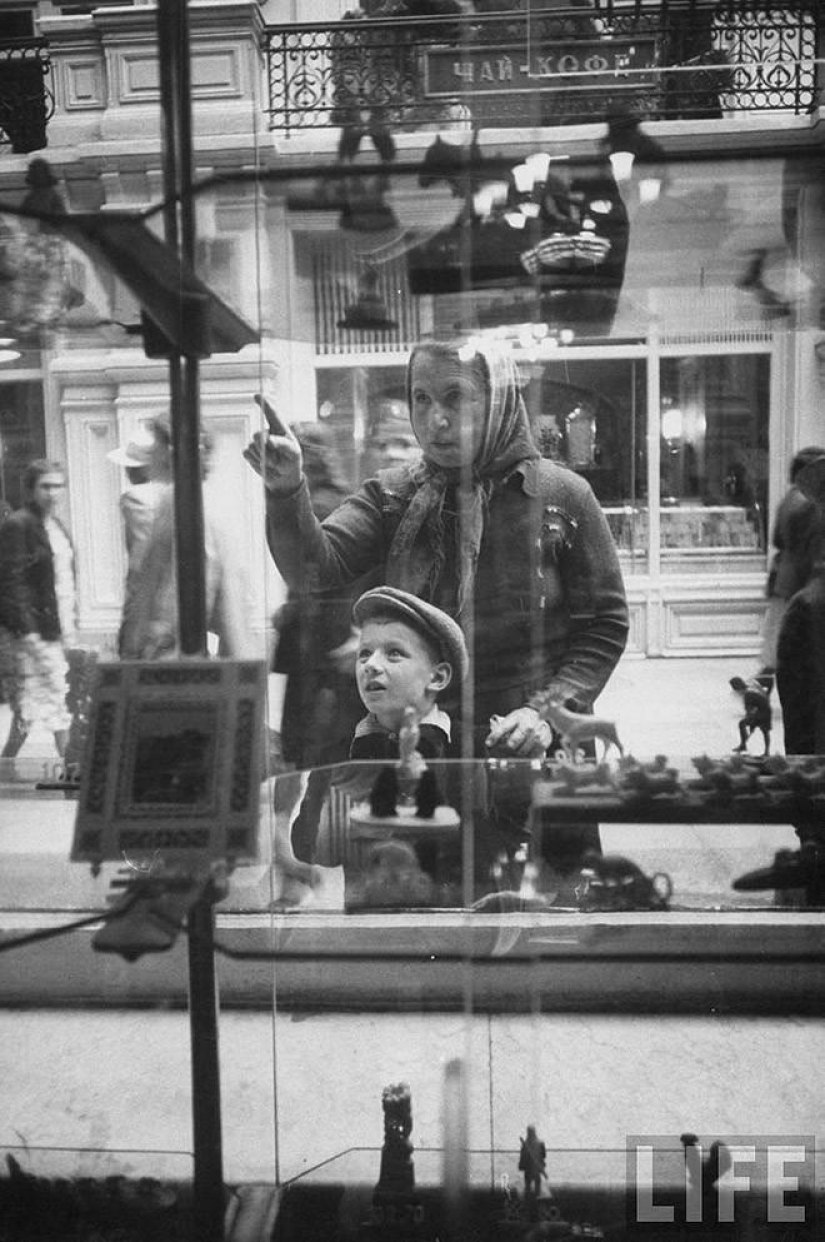 Muscovites in 1956 in pictures by LIFE photographer Lisa Larsen Muscovites in 1956 in pictures by LIFE photographer Lisa Larsen