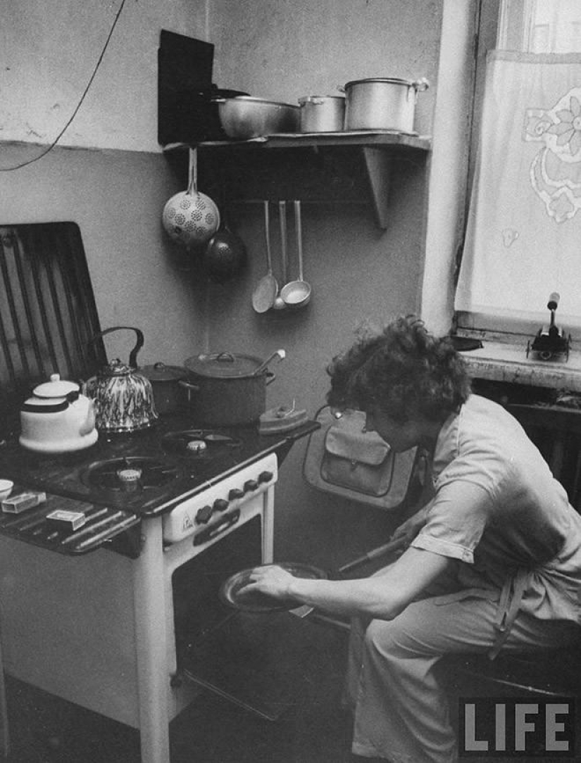 Muscovites in 1956 in pictures by LIFE photographer Lisa Larsen Muscovites in 1956 in pictures by LIFE photographer Lisa Larsen