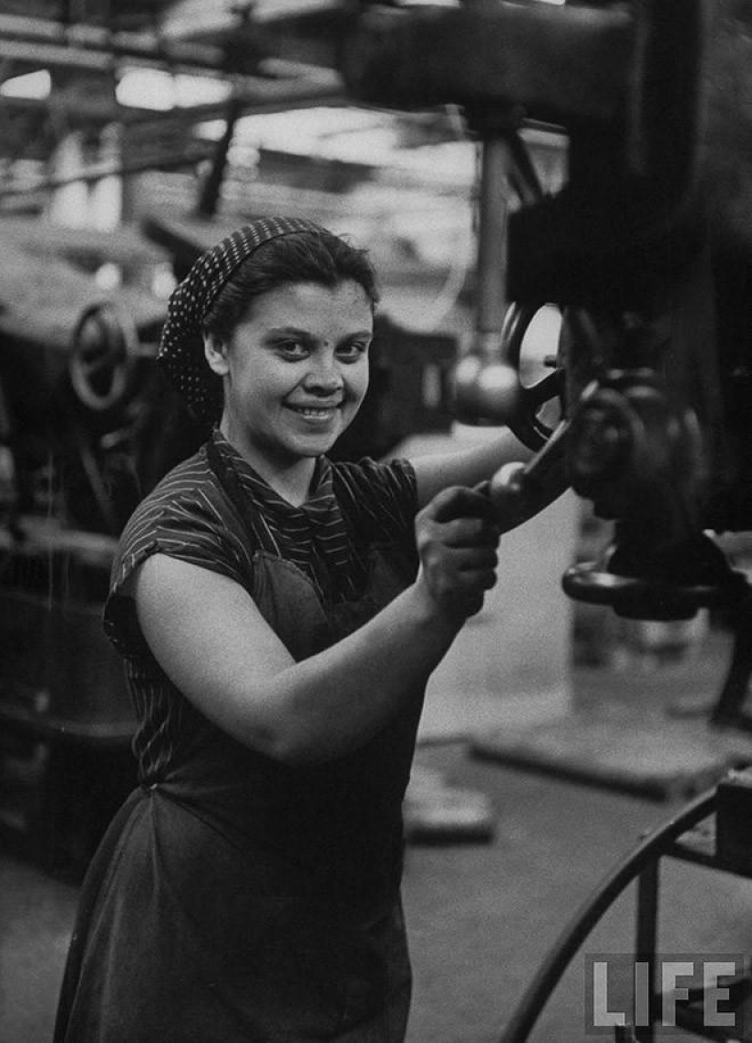 Muscovites in 1956 in pictures by LIFE photographer Lisa Larsen Muscovites in 1956 in pictures by LIFE photographer Lisa Larsen