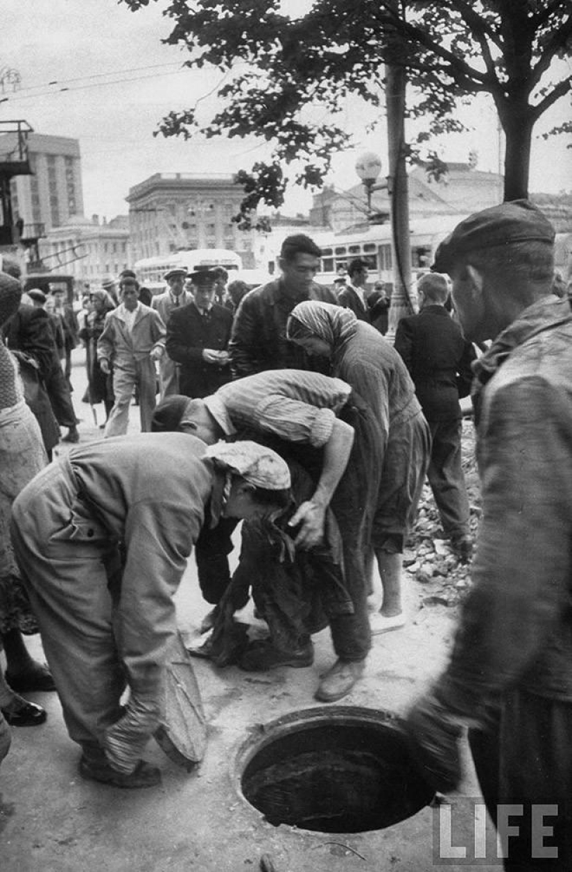 Muscovites in 1956 in pictures by LIFE photographer Lisa Larsen Muscovites in 1956 in pictures by LIFE photographer Lisa Larsen