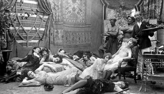 Myths and legends of the Internet: exposing popular "historical" photos and facts