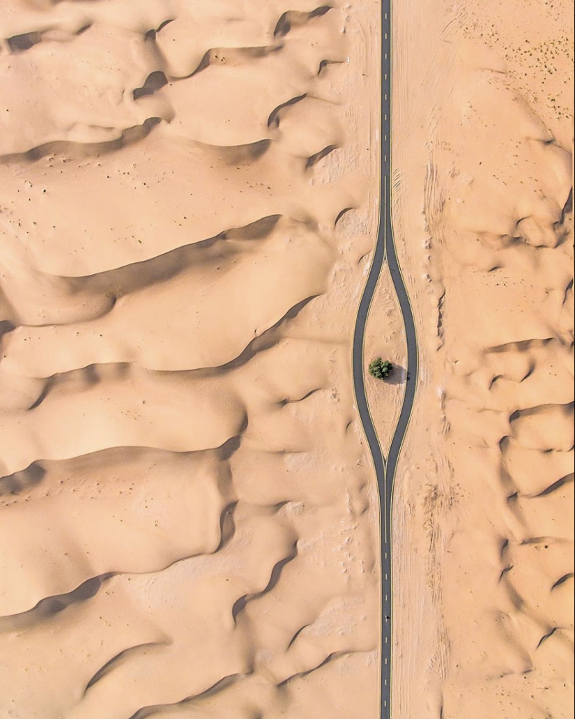 Nature versus people: the photographer filmed from the drone, as the desert devours Dubai and Abu Dhabi