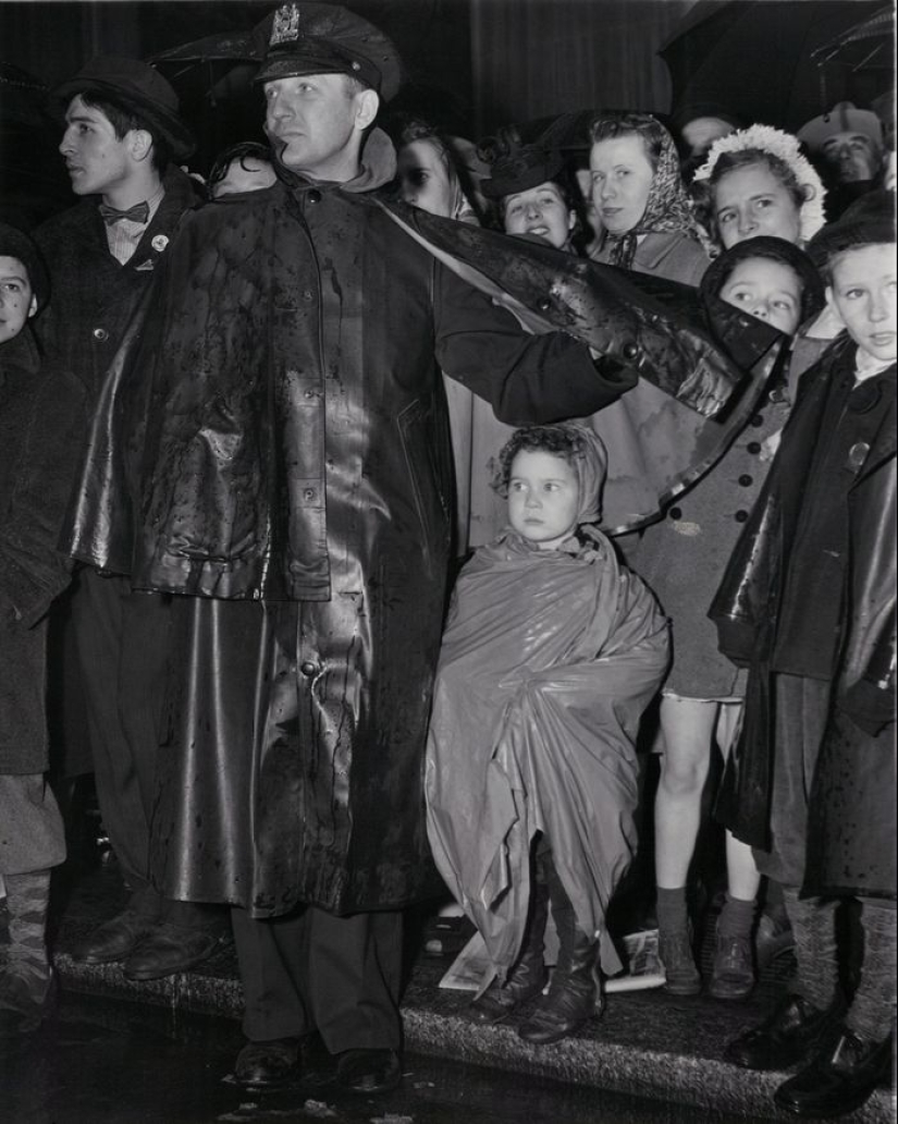 New York in the 1940s through the lens of Weegee, the master of crime photography. New York in the 1940s through the lens of Weegee, the master of crime photography.