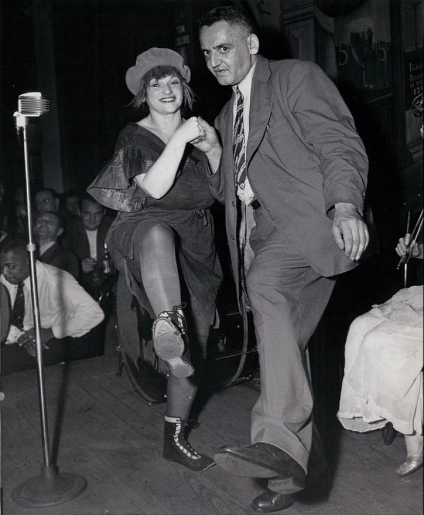 New York in the 1940s through the lens of Weegee, the master of crime photography. New York in the 1940s through the lens of Weegee, the master of crime photography.