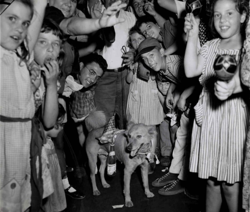 New York in the 1940s through the lens of Weegee, the master of crime photography. New York in the 1940s through the lens of Weegee, the master of crime photography.
