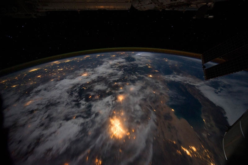 Night on the planet - 30 photos from space