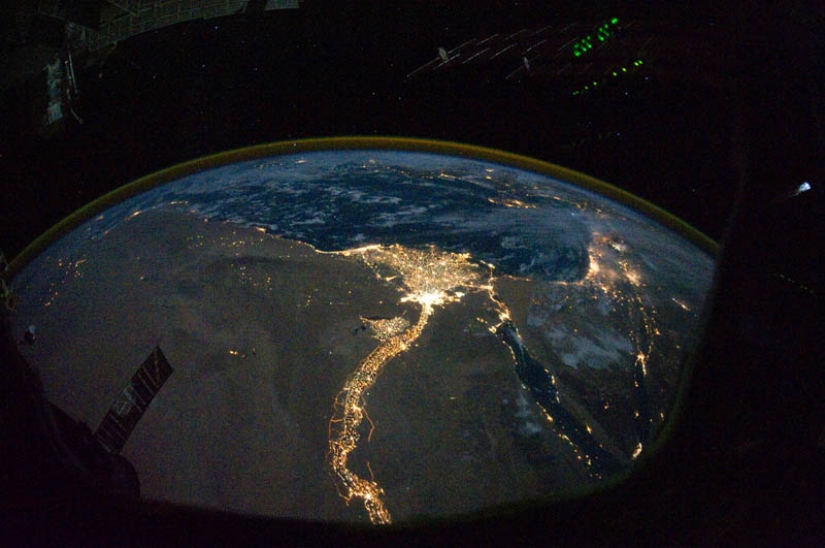 Night on the planet - 30 photos from space