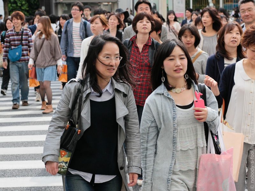 "No jeans, no t-shirts!": 11 prohibitions associated with clothing, which operate in other countries