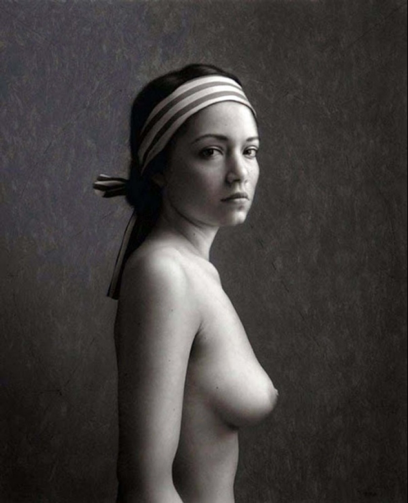Nobility, restraint and plasticity in the erotic works of the artist Bernardo Torrens