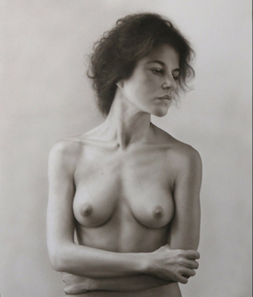 Nobility, restraint and plasticity in the erotic works of the artist Bernardo Torrens