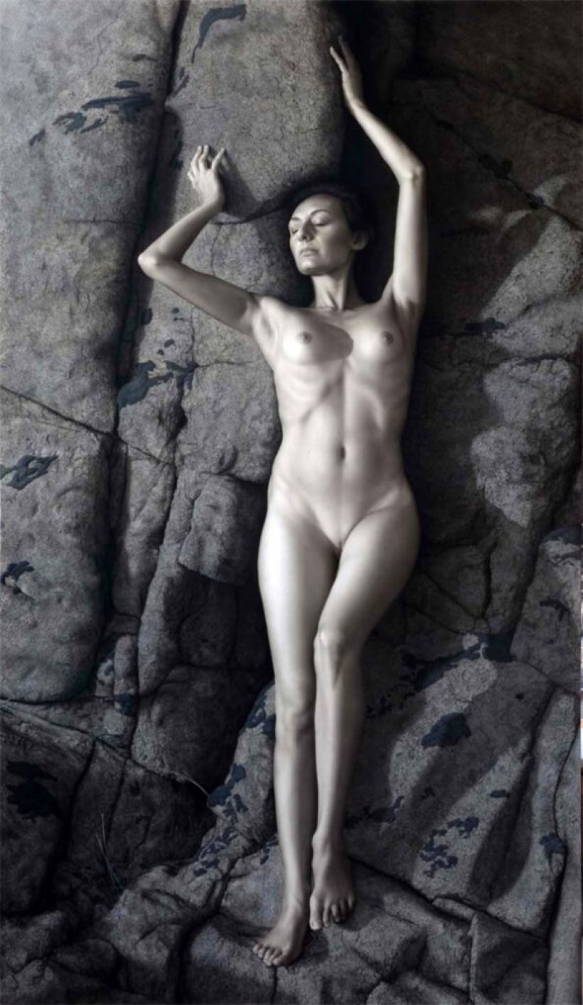 Nobility, restraint and plasticity in the erotic works of the artist Bernardo Torrens