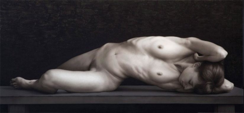 Nobility, restraint and plasticity in the erotic works of the artist Bernardo Torrens