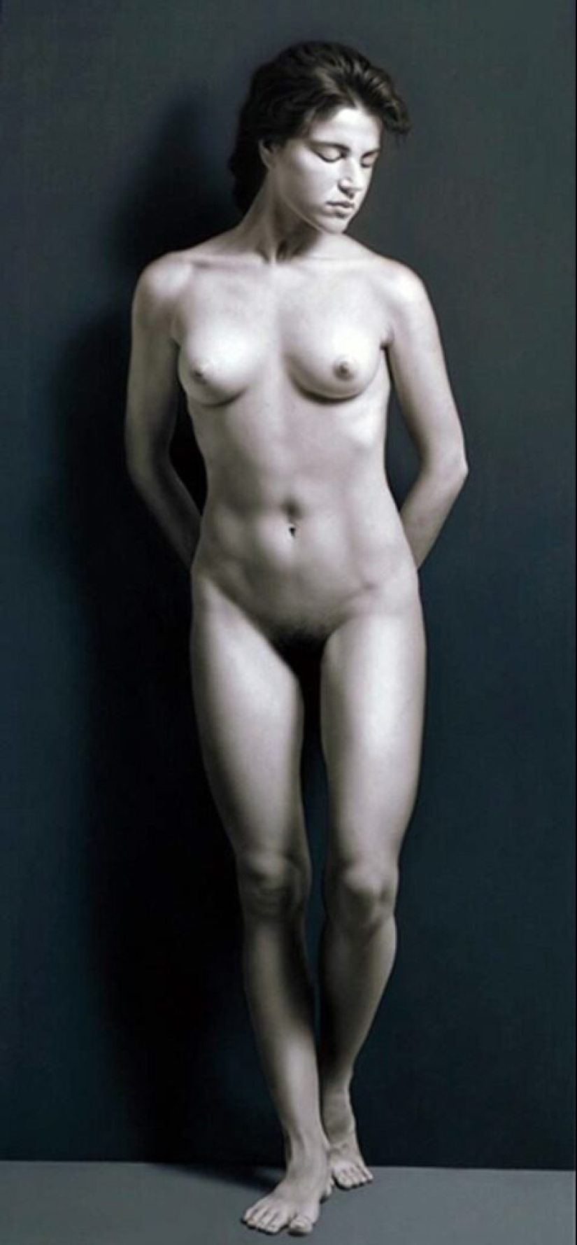 Nobility, restraint and plasticity in the erotic works of the artist Bernardo Torrens
