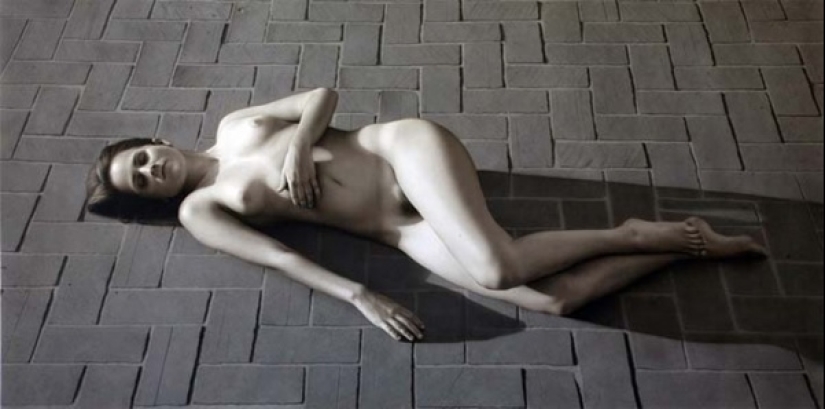 Nobleza, sobriedad y plasticidad en las obras eróticas del artista Bernardo Torrens